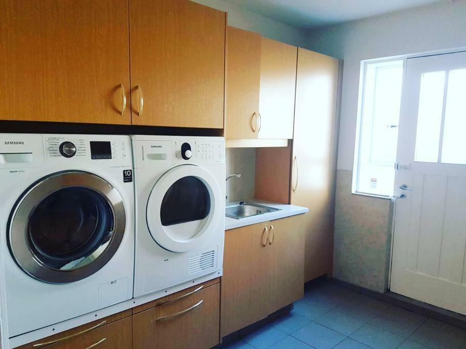 Akureyri Central Rooms Экстерьер фото